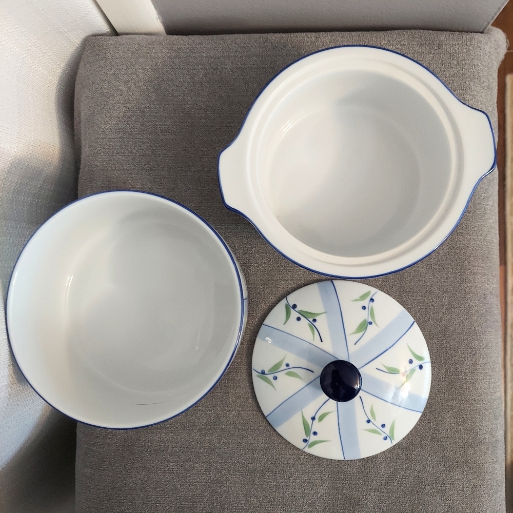Cook Street Lidded Side Server Blueberry Vine Stoneware 3 Piece Water Insulated - Picture 4 of 9
